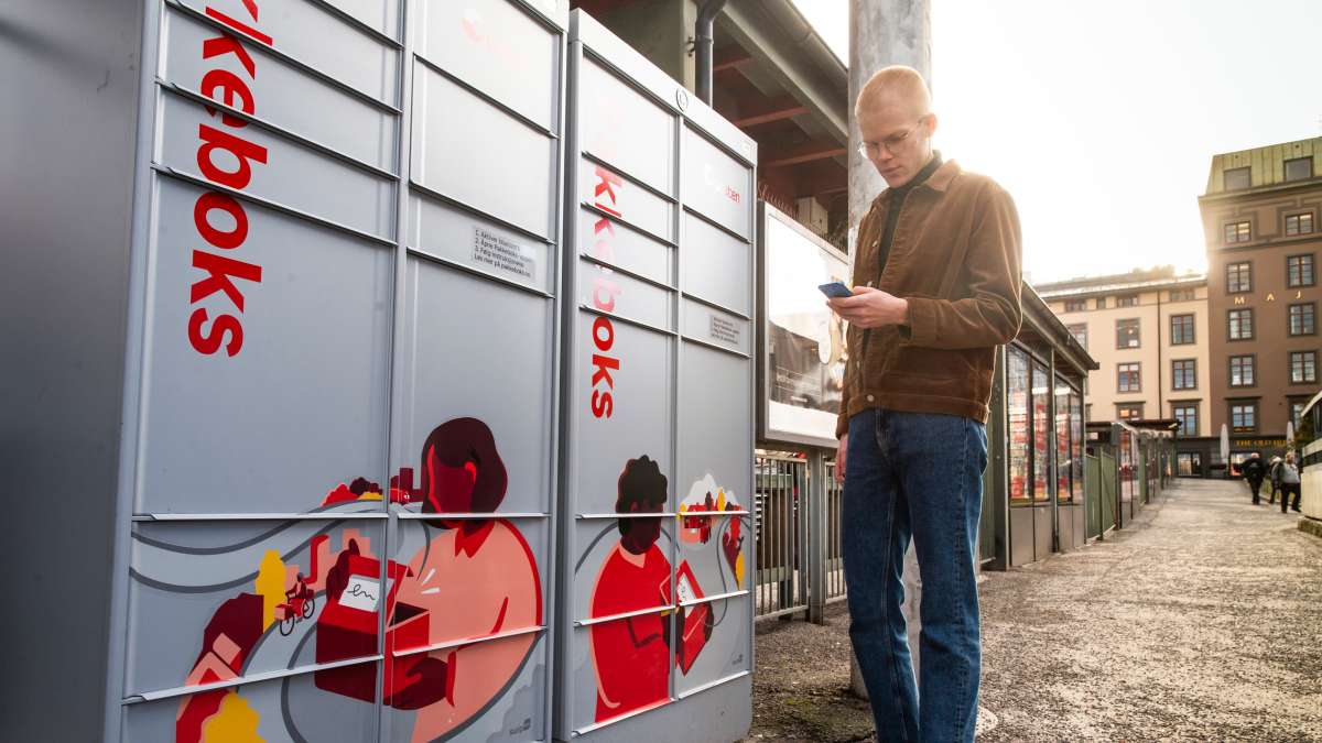 En app varsler når pakken er kommet, og brukes også til å åpne luken